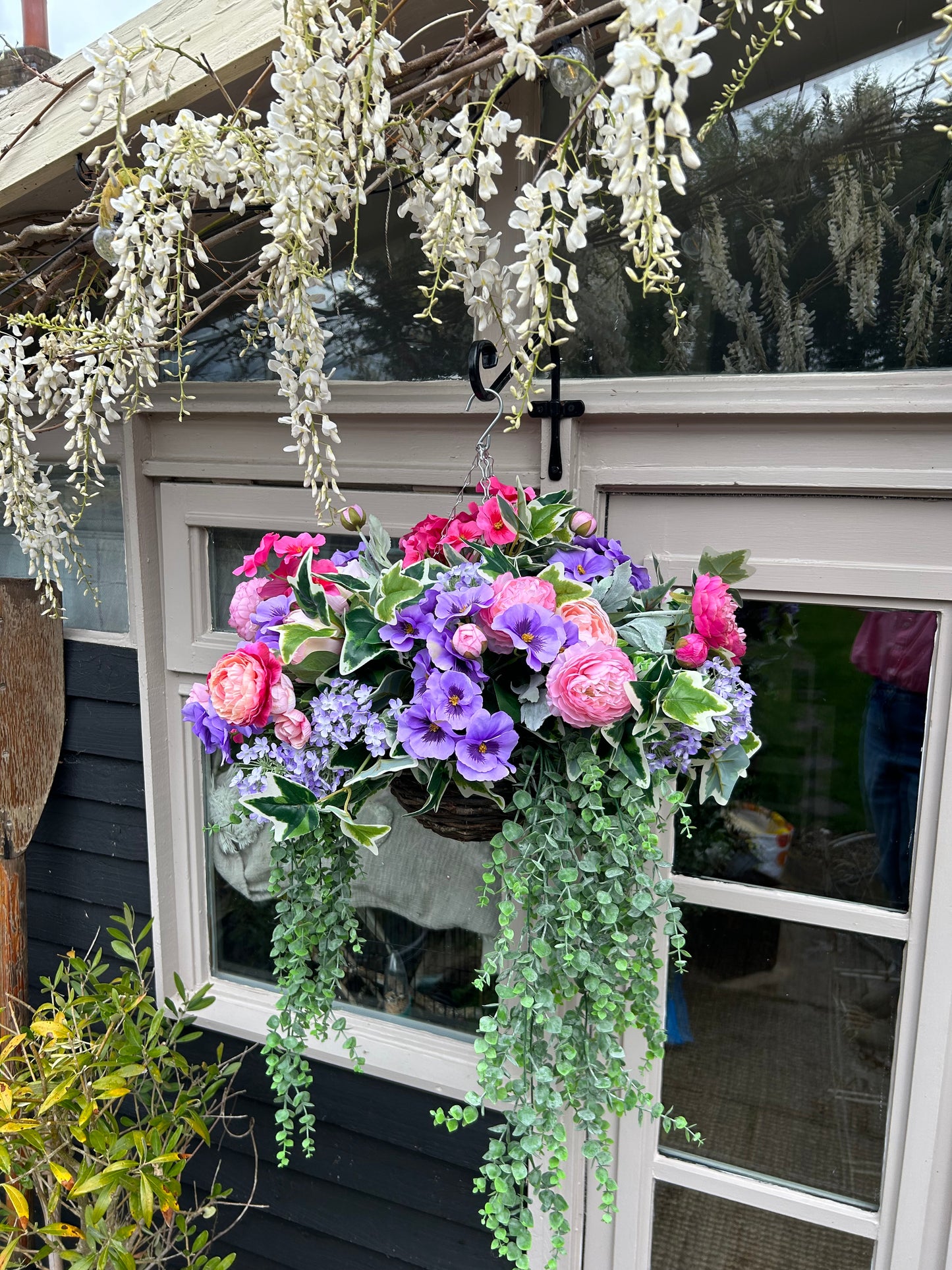 “FAYE” artificial hanging basket