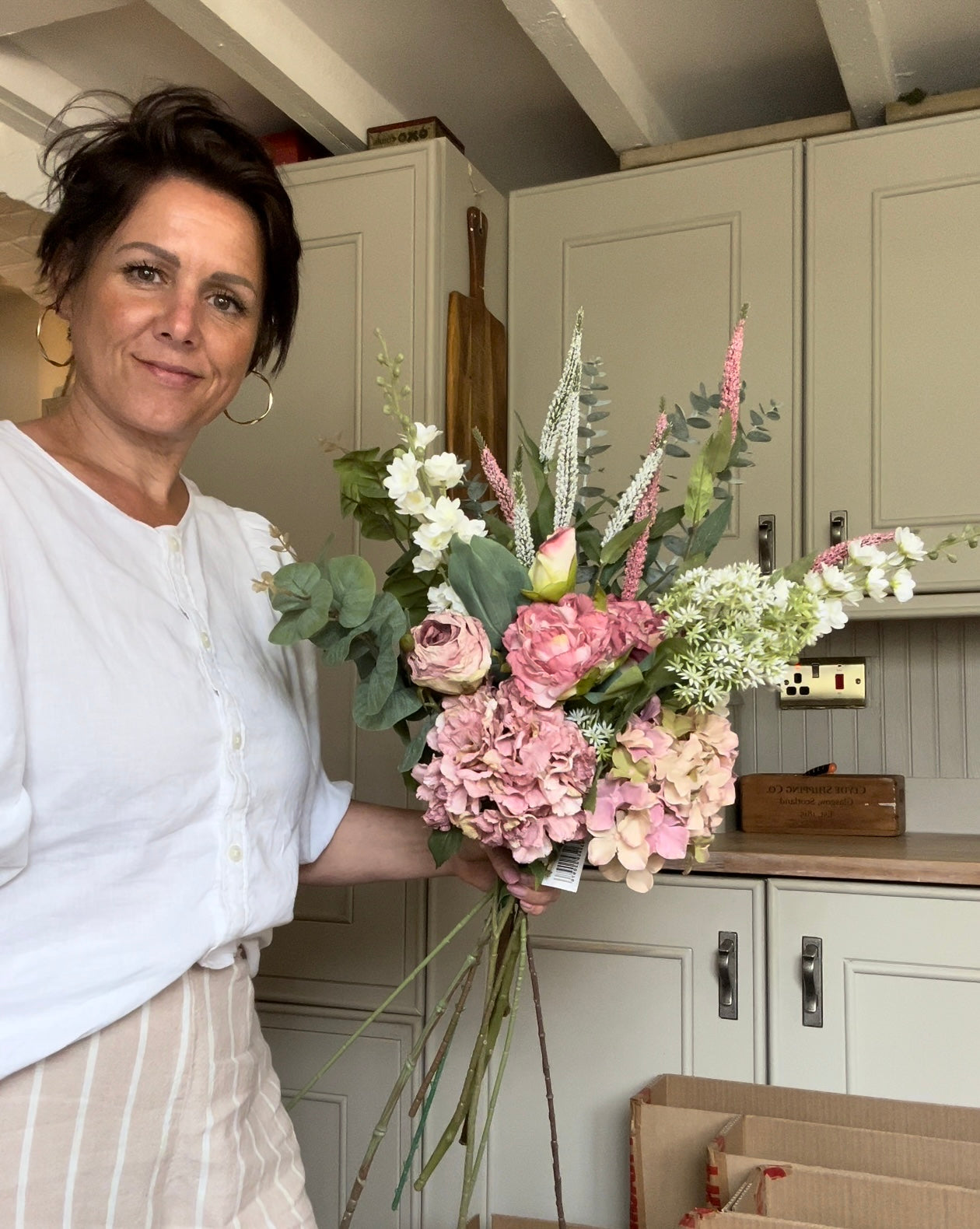 “LEAH” Luxury bouquet ready to post