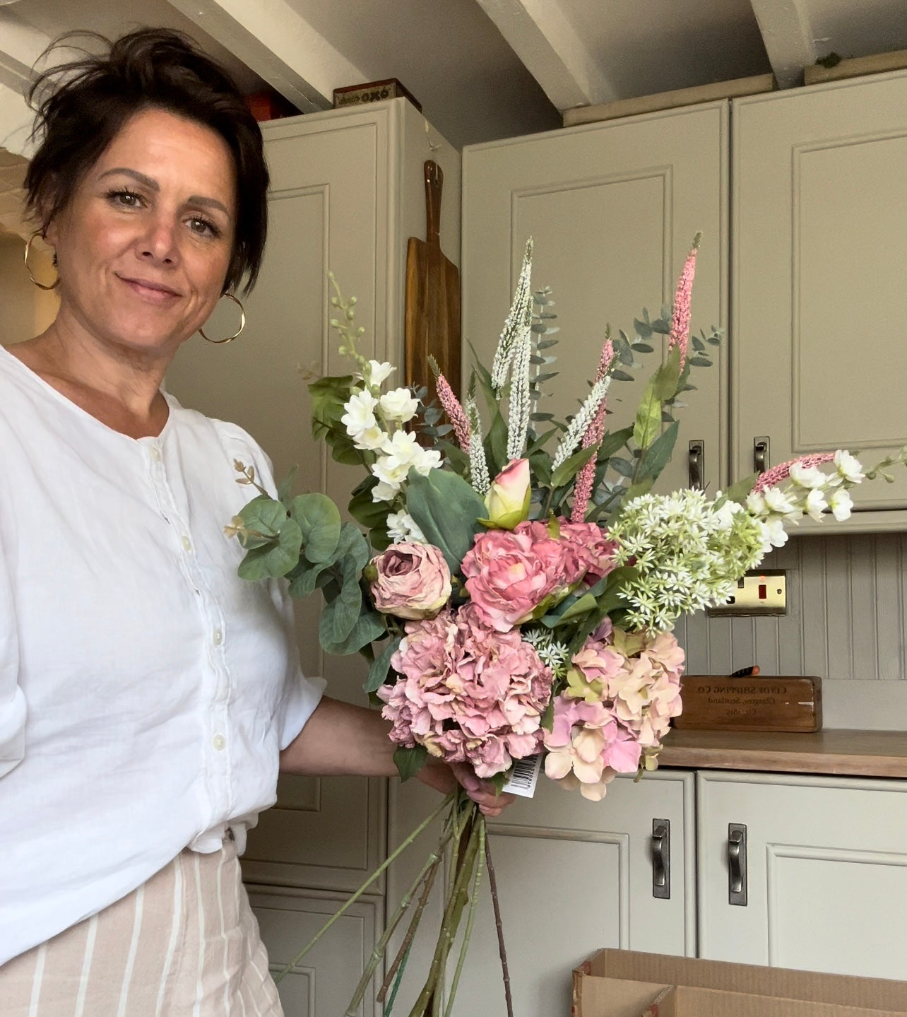 “LEAH” Luxury bouquet ready to post