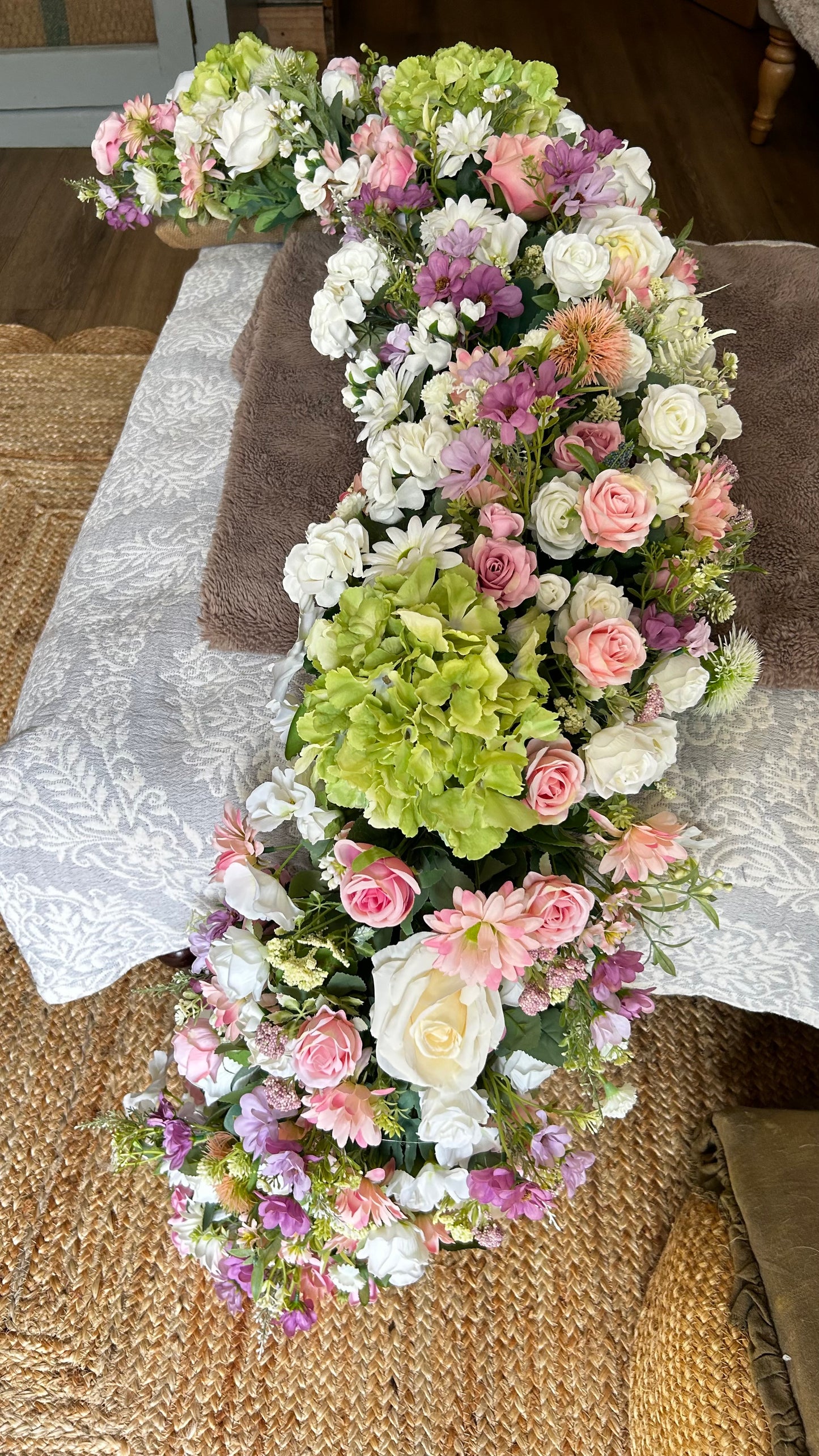 “LILLY” garland (FREE P&P)