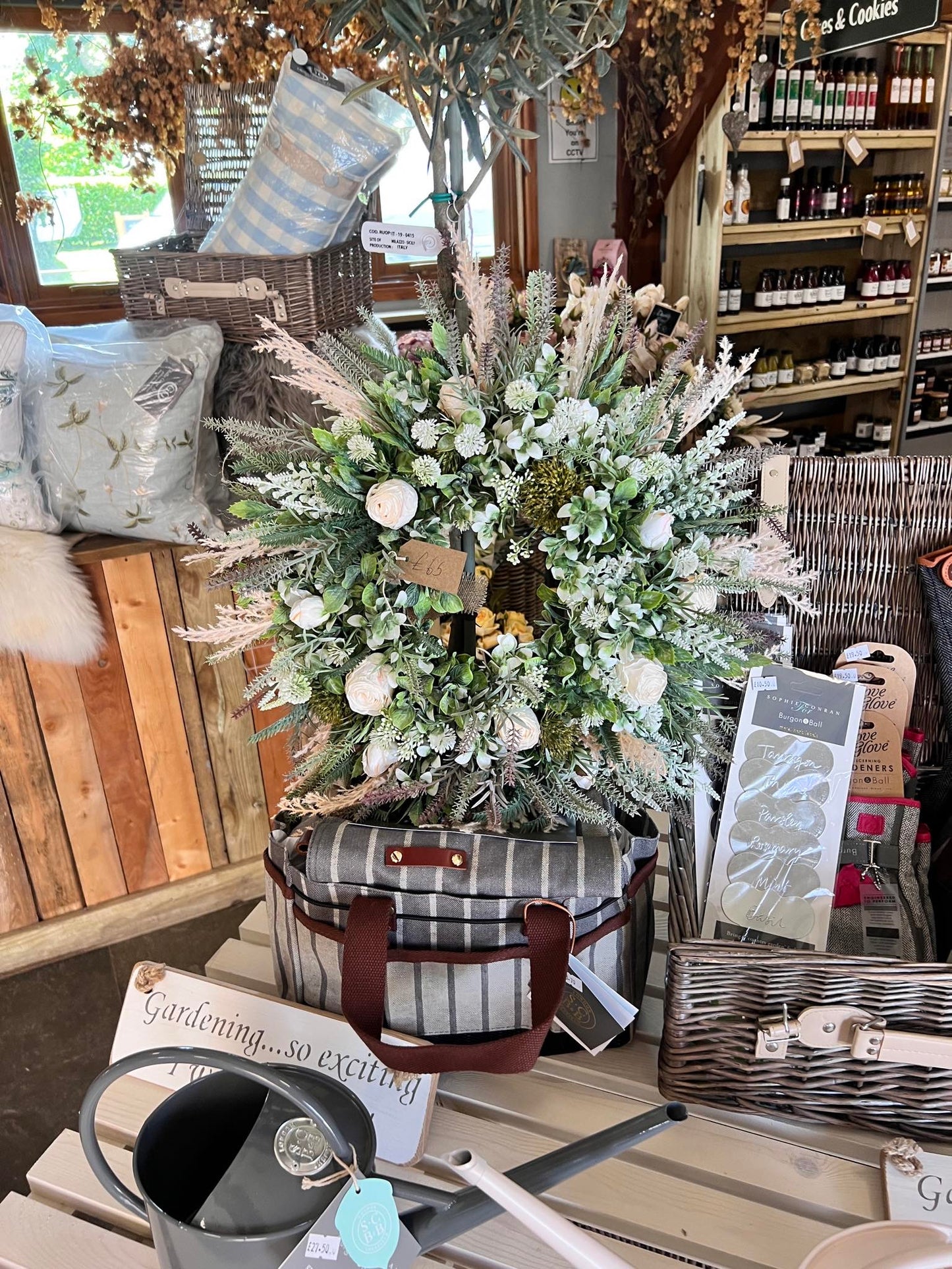 “TAYWELL” artificial wreath (FREE P&P)