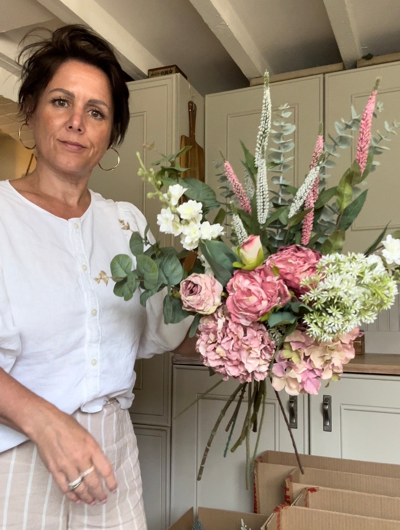 “LEAH” Luxury bouquet ready to post