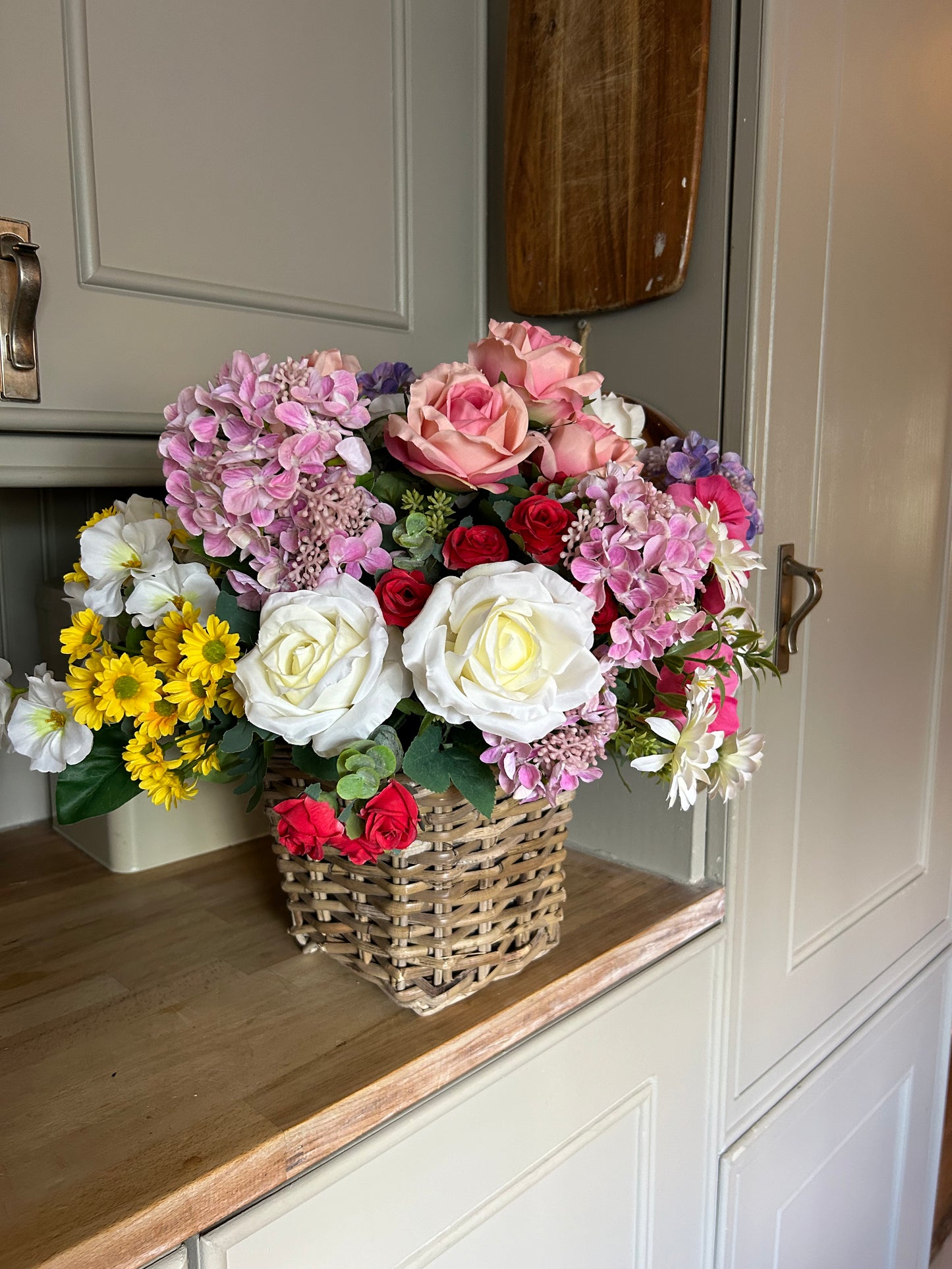 Basket summer wicker display & free P&P (limited availability)