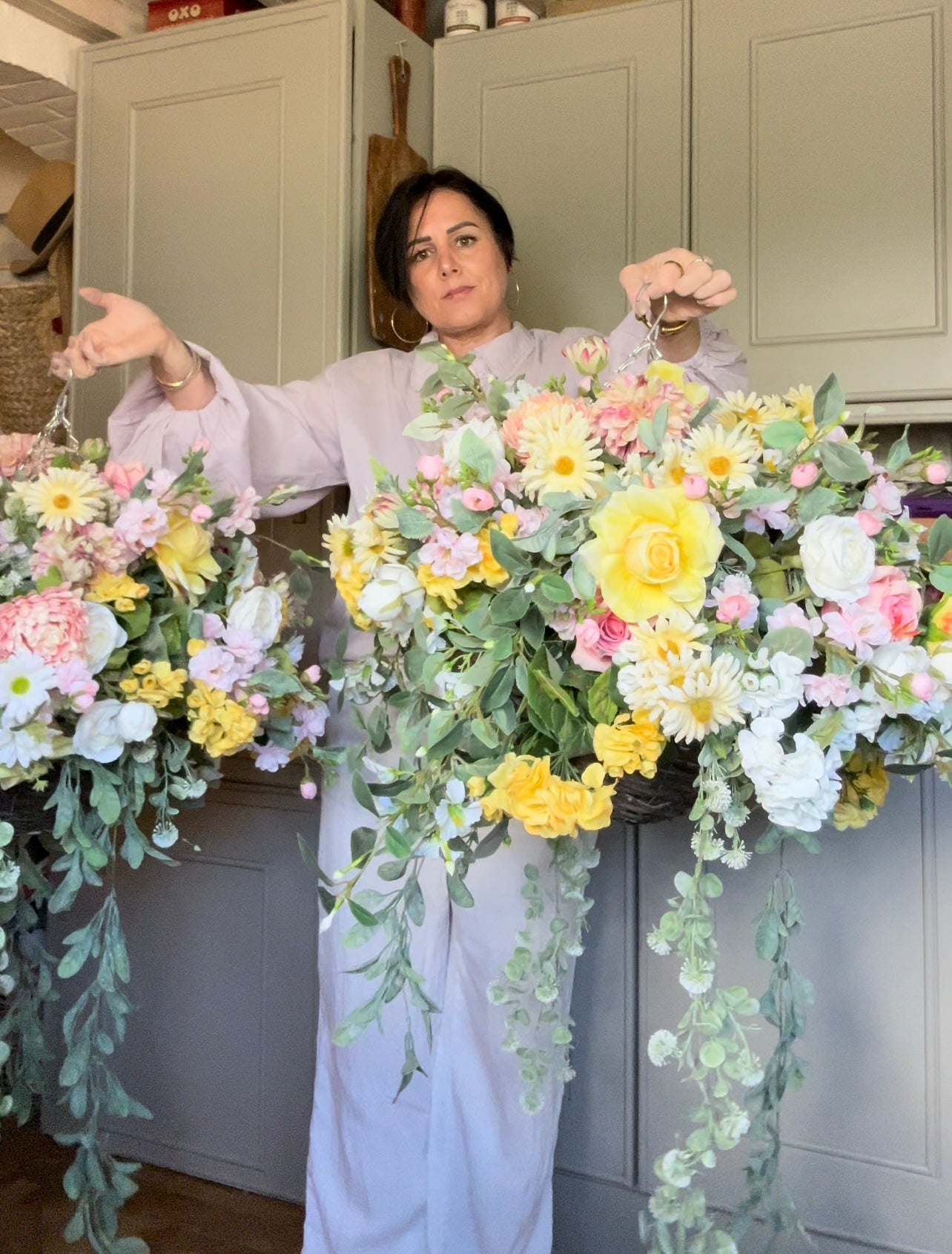 “AMY” artificial hanging basket (FREE UK P&P)