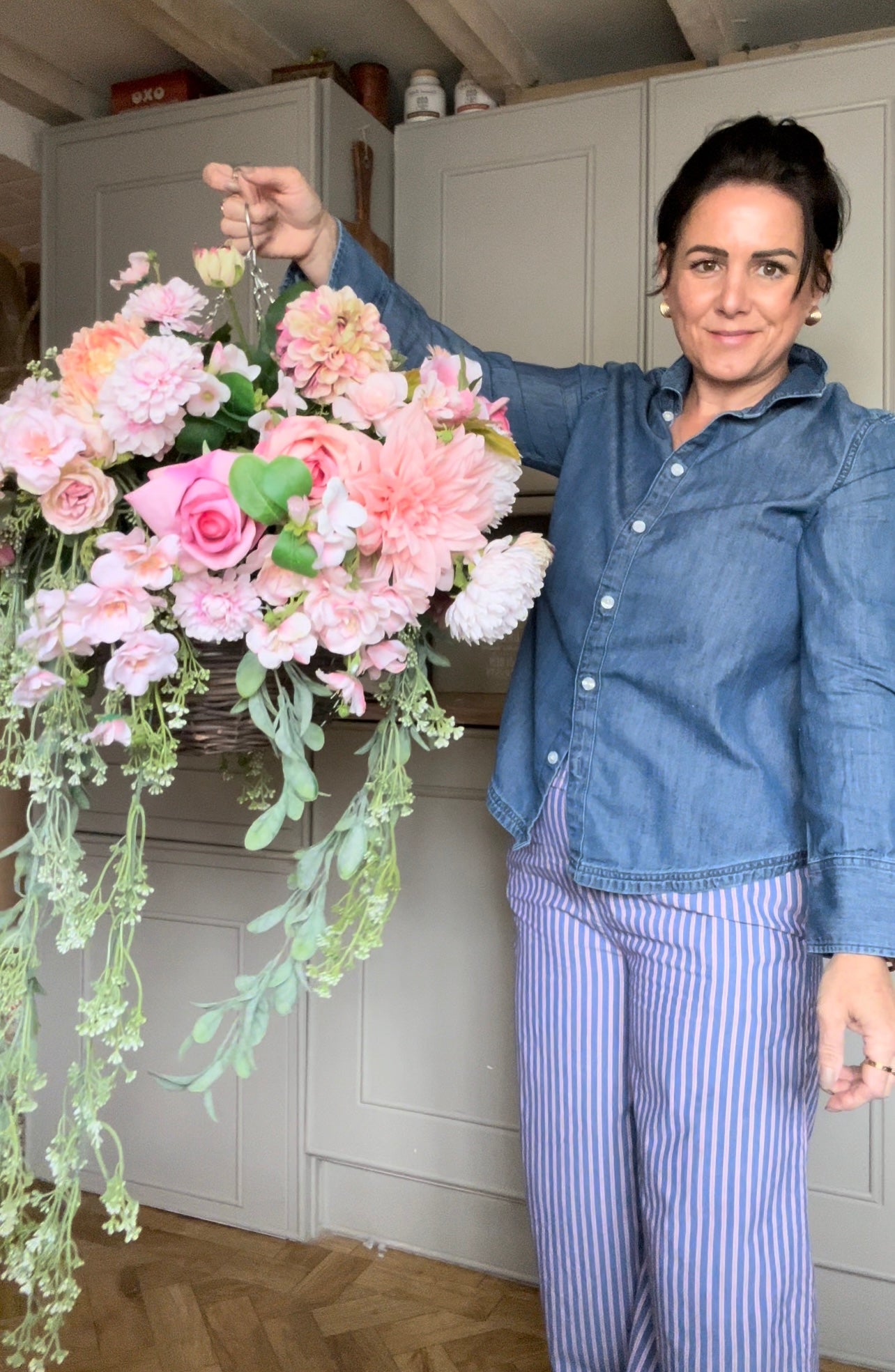 “FLOSSIE” artificial hanging basket (FREE UK P&P)