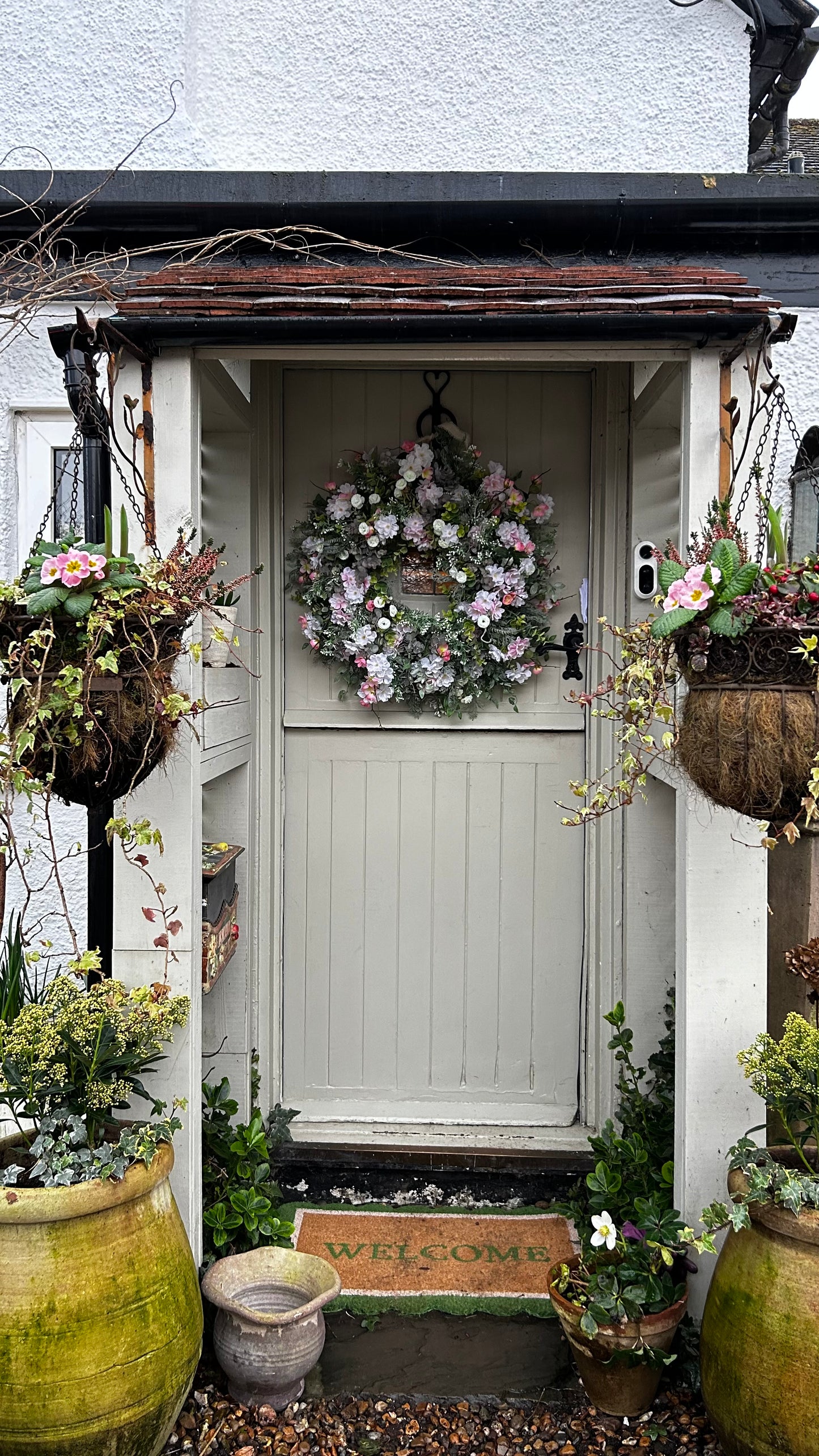 “BESSY” blossom artificial wreath (FREE P&P