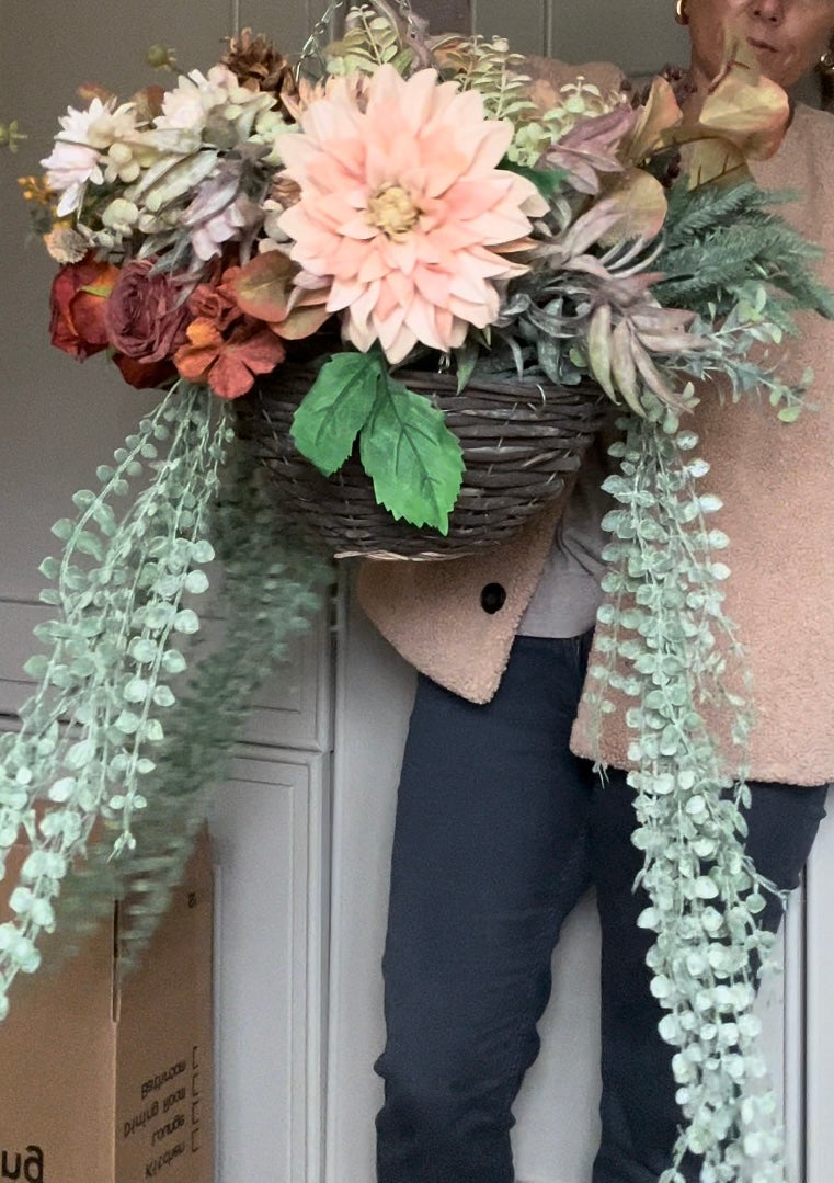 “PIA” winter Luxury artificial hanging basket (FREE P&P)