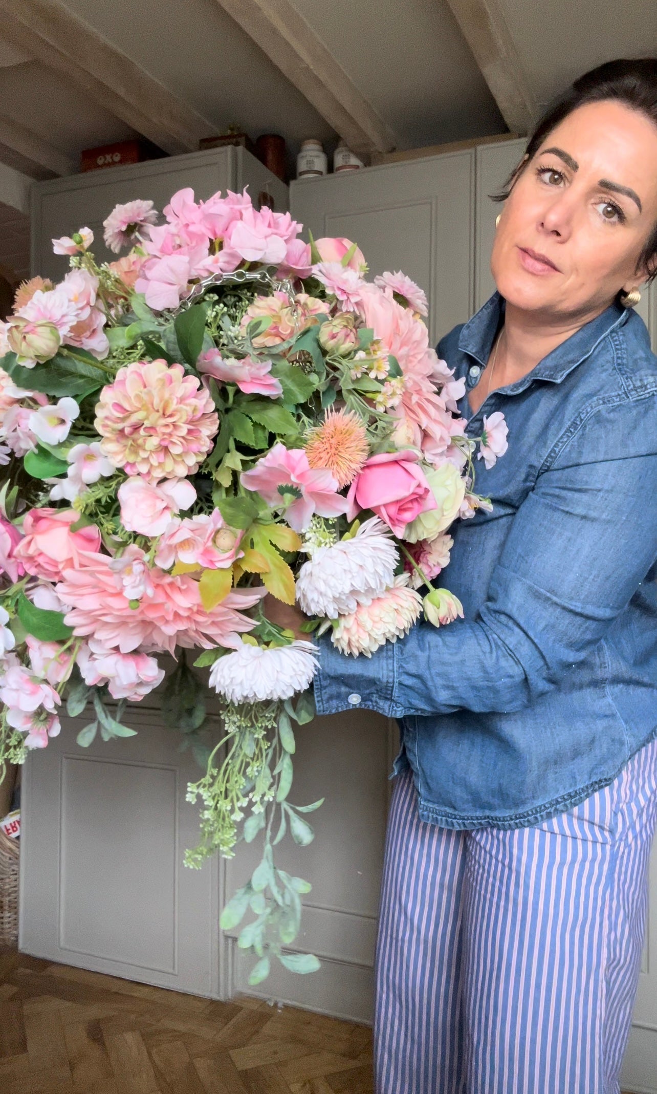 “FLOSSIE” artificial hanging basket (FREE UK P&P)