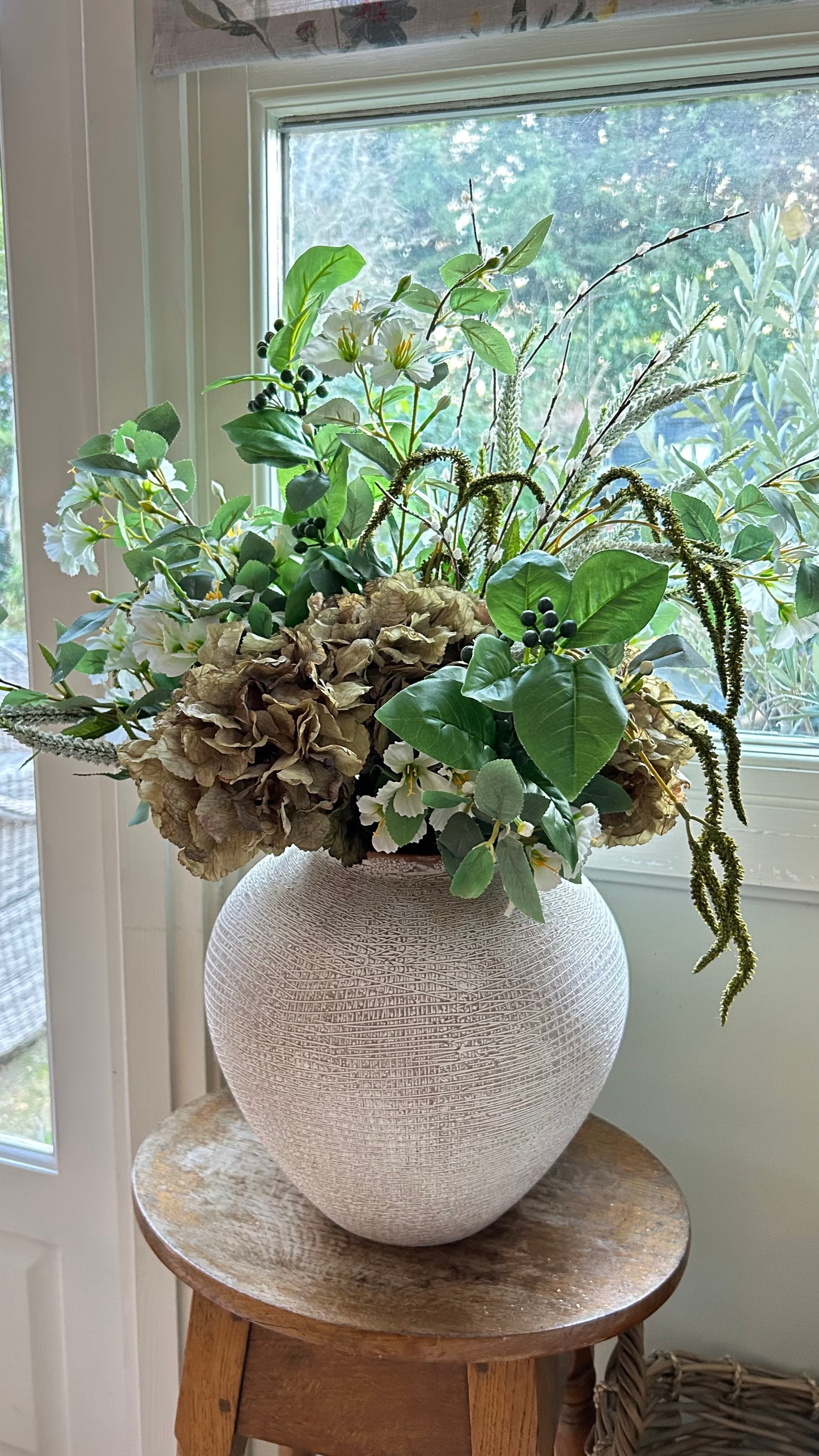Large Winter bouquet inc vase (free P&P)