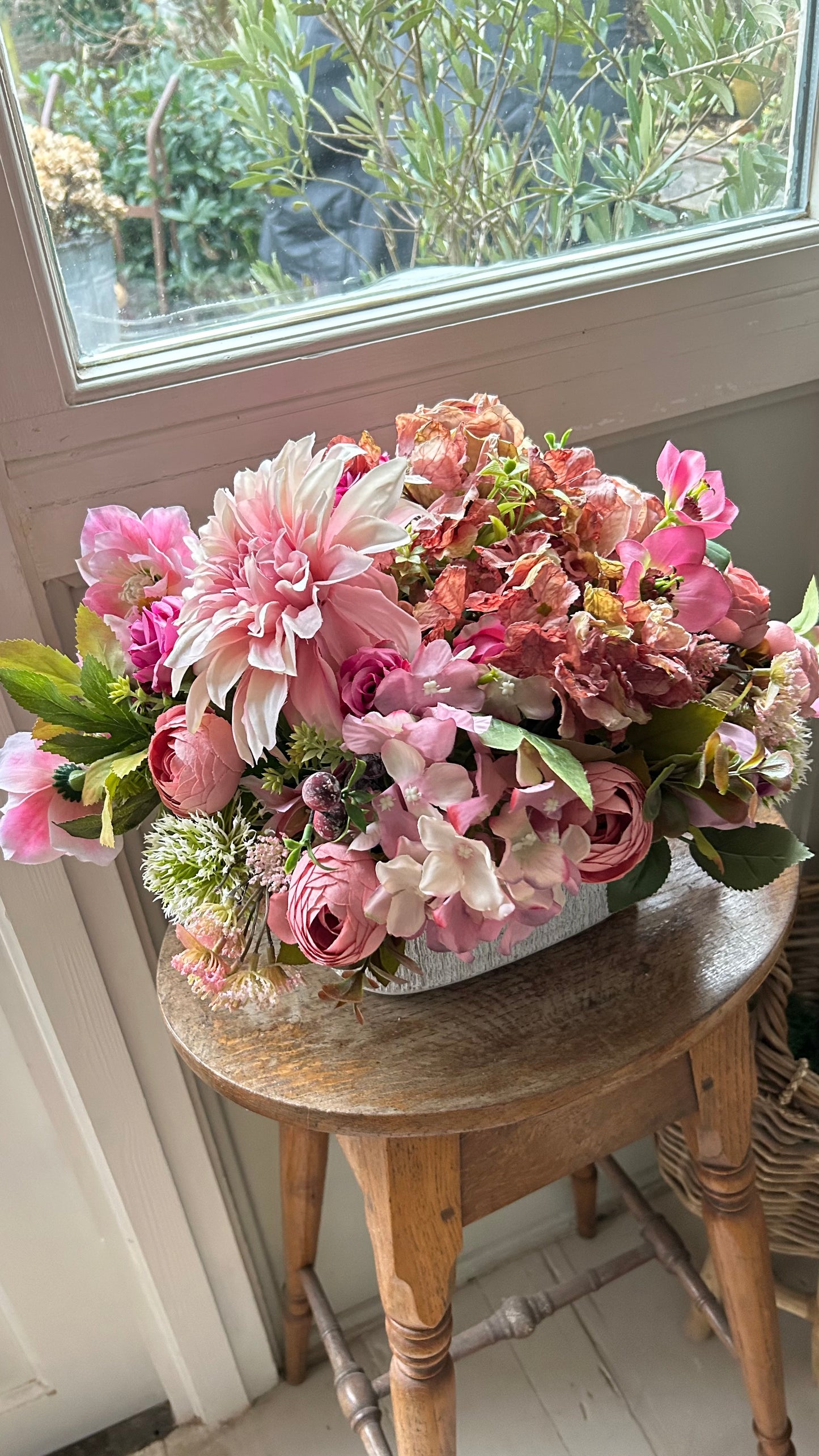 Floral display inc vase  ready to post free P&P