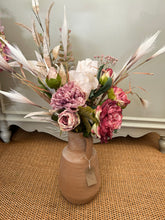 Load image into Gallery viewer, Dry touch Luxury bouquet ready to post
