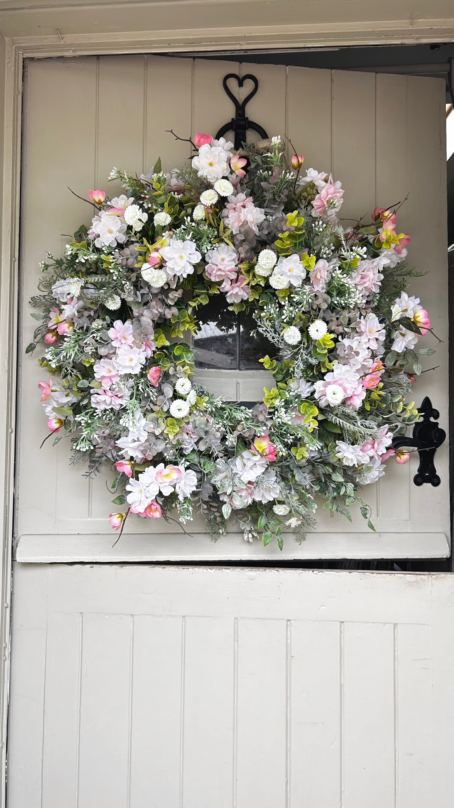 “BESSY” blossom artificial wreath (FREE P&P