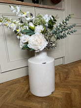 Load image into Gallery viewer, “COTSWOLD” Luxury bouquet ready to post
