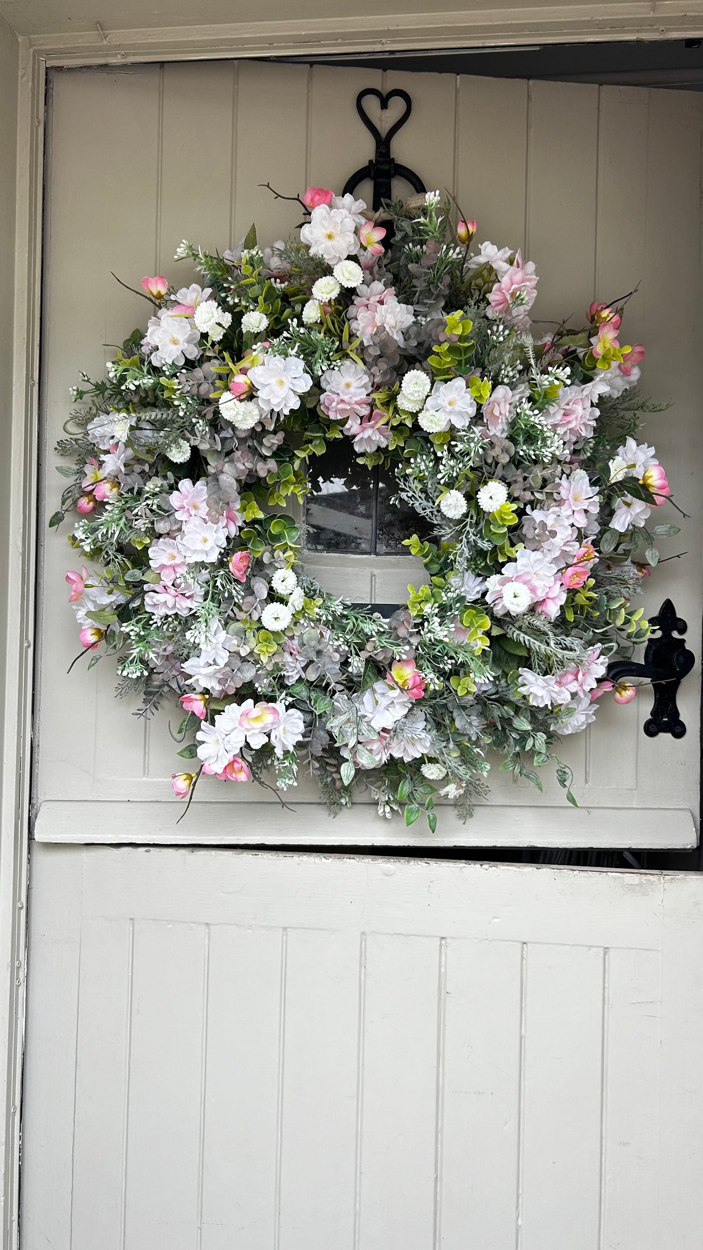 “BESSY” blossom artificial wreath (FREE P&P
