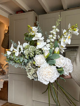 Load image into Gallery viewer, “COTSWOLD” Luxury bouquet ready to post
