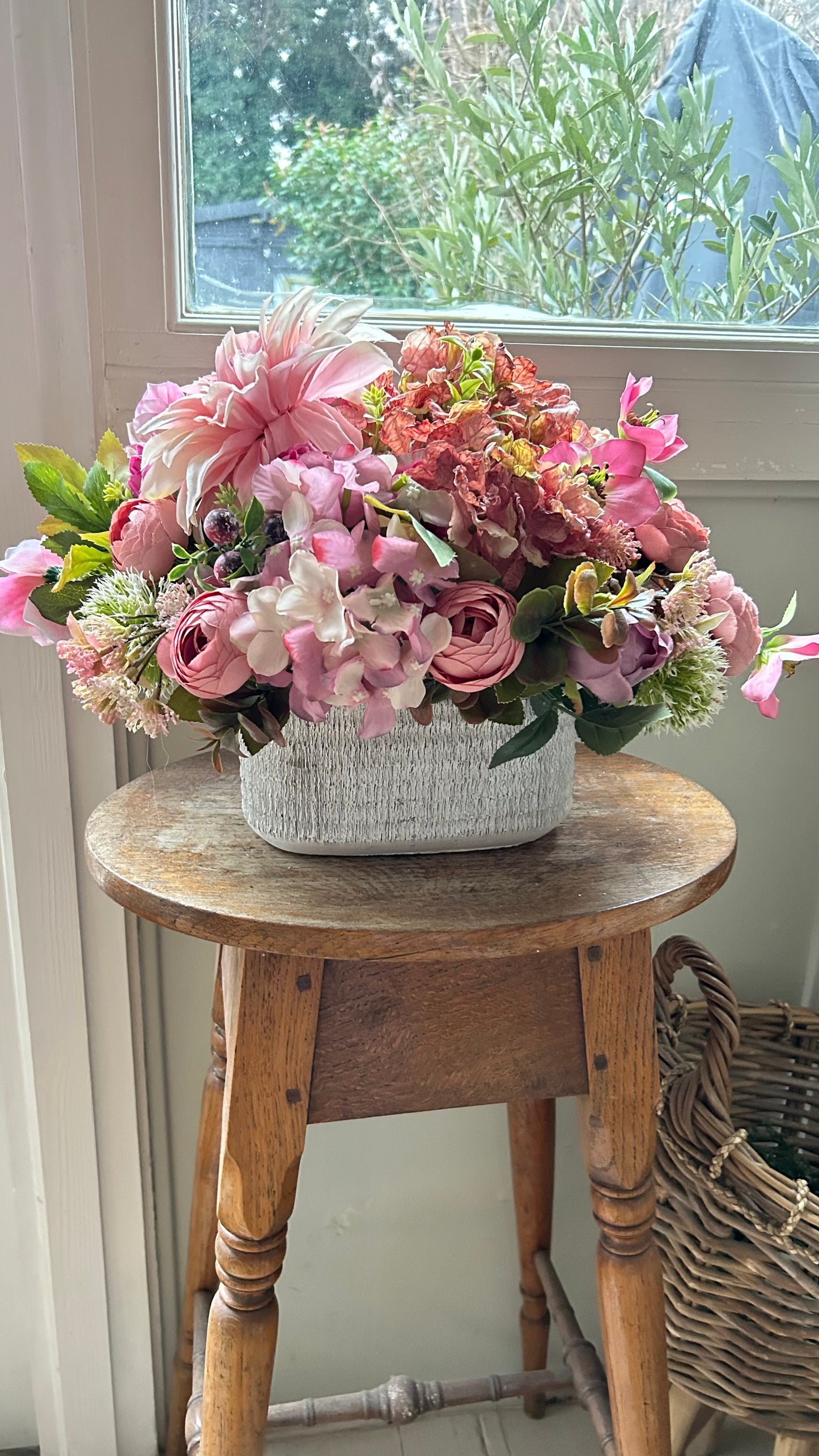 Floral display inc vase  ready to post free P&P