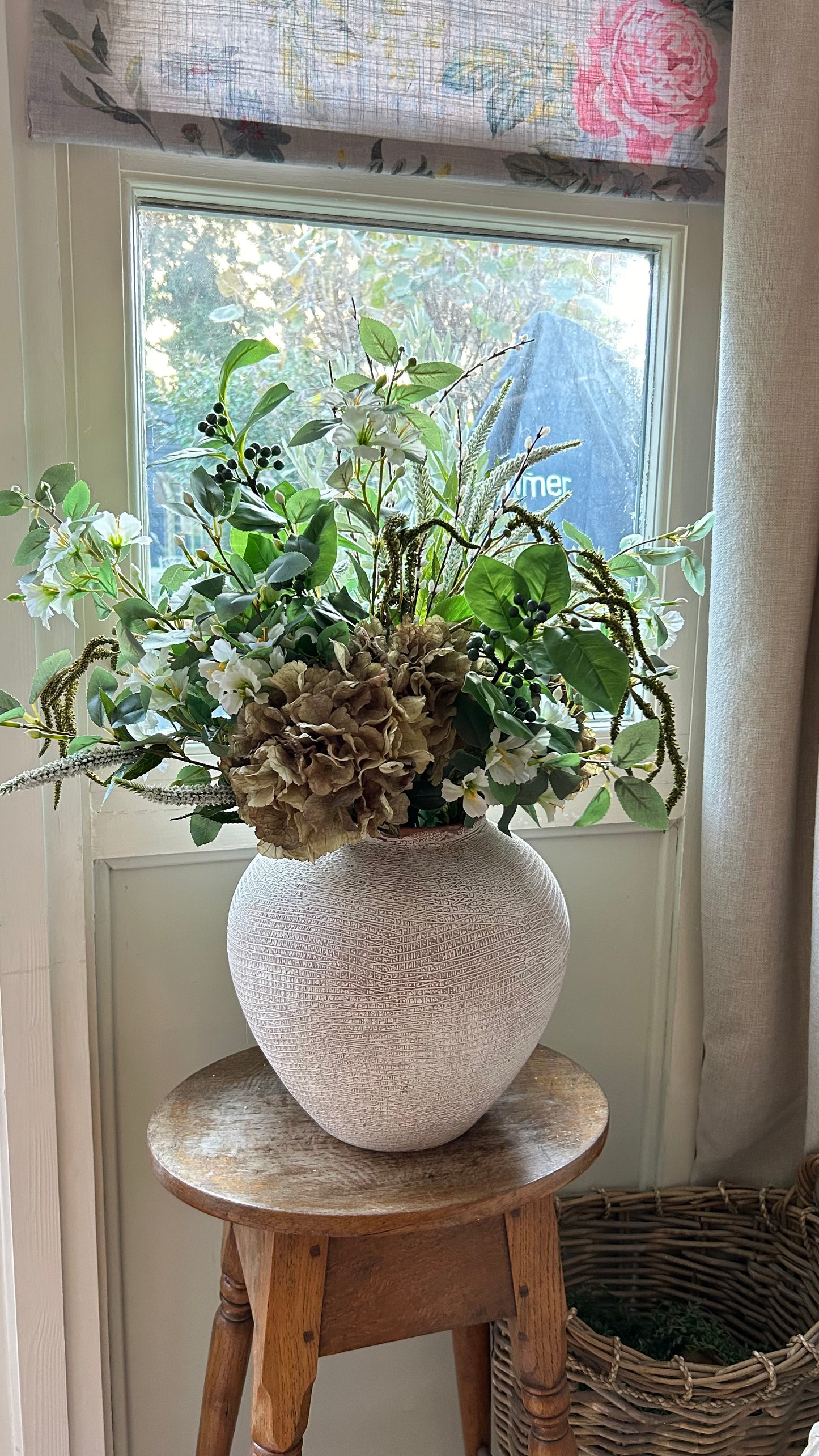 Large Winter bouquet inc vase (free P&P)