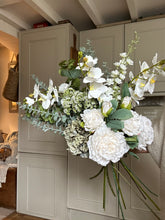 Load image into Gallery viewer, “COTSWOLD” Luxury bouquet ready to post
