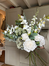 Load image into Gallery viewer, “COTSWOLD” Luxury bouquet ready to post
