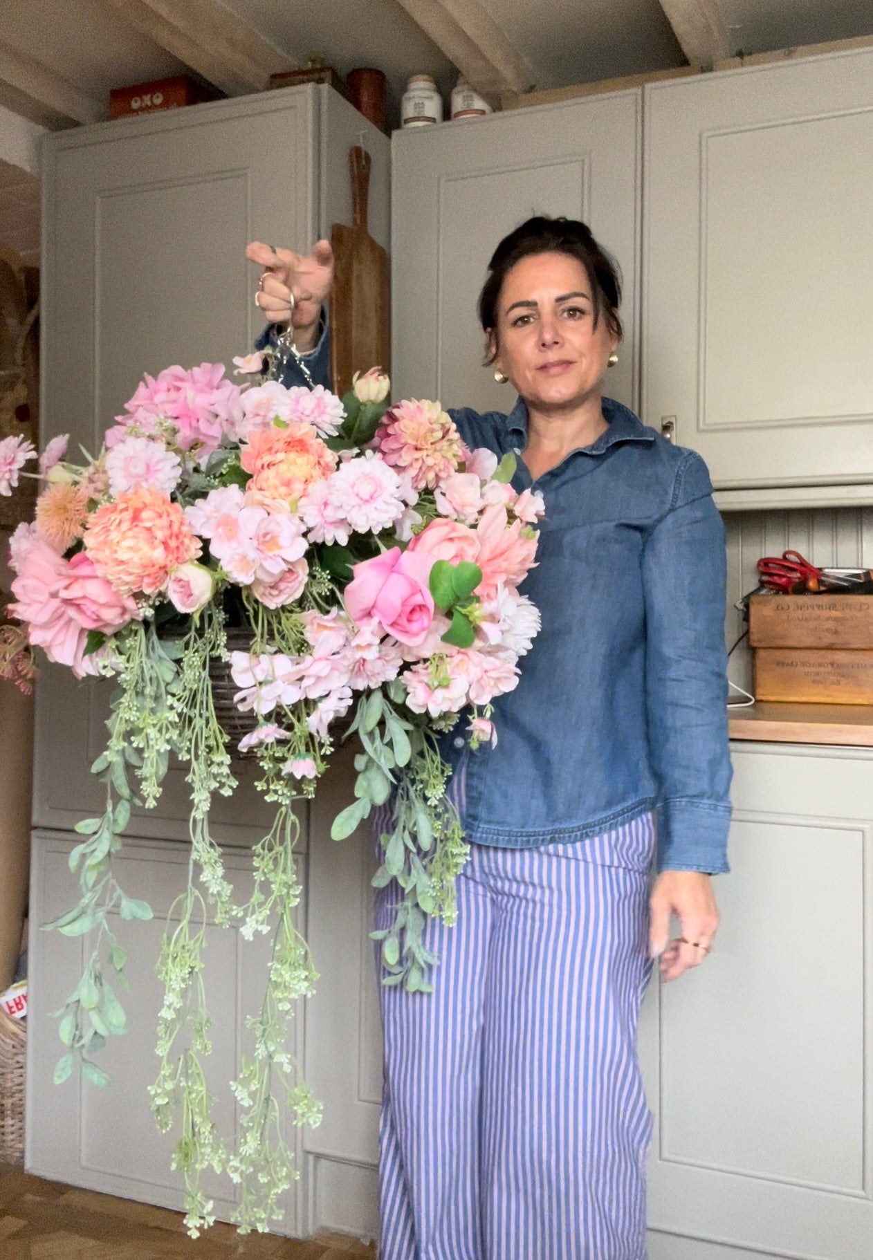 “FLOSSIE” artificial hanging basket (FREE UK P&P)