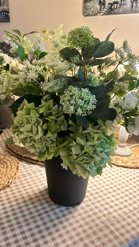 Floral display inc iron style vase free P&P