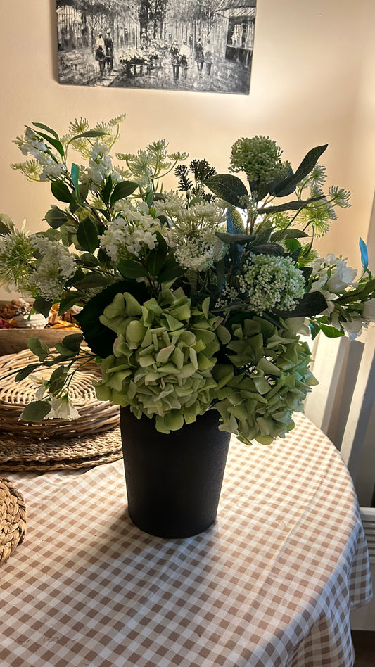 Floral display inc iron style vase free P&P