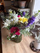 Load image into Gallery viewer, Spring summer bouquet ready to post
