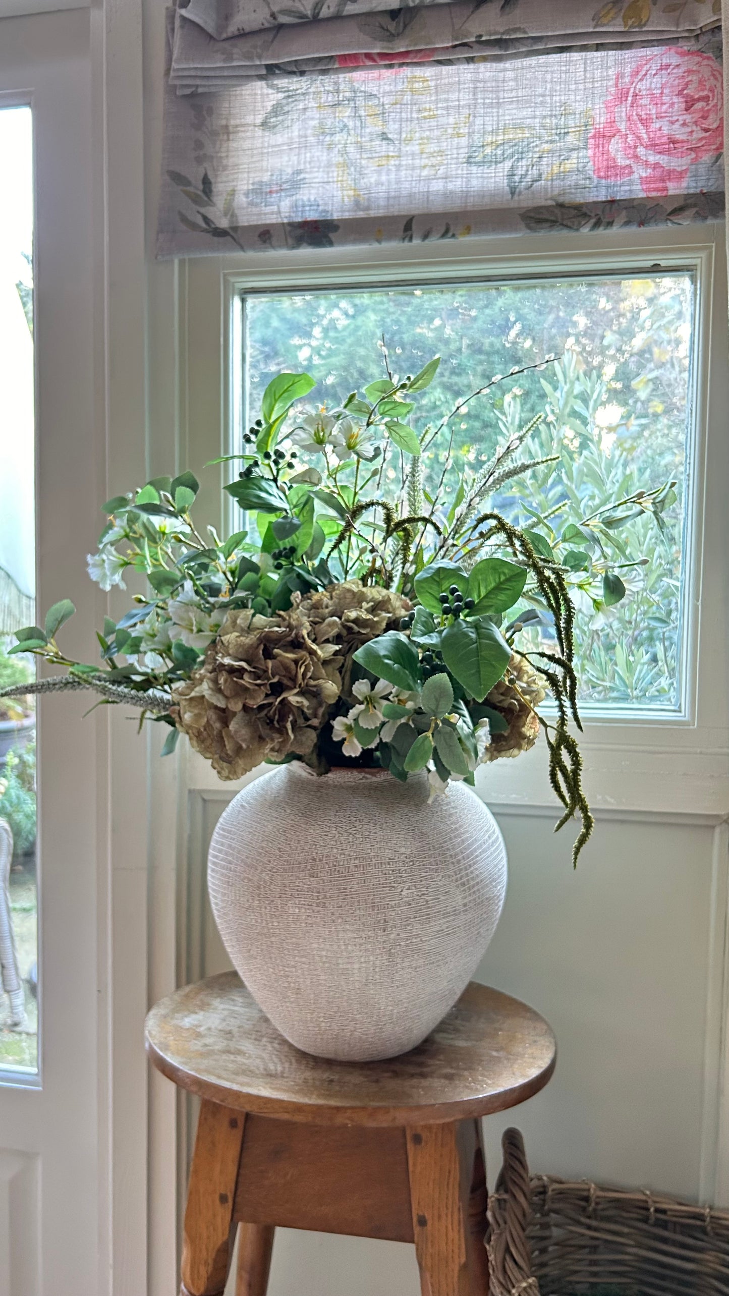 Large Winter bouquet inc vase (free P&P)