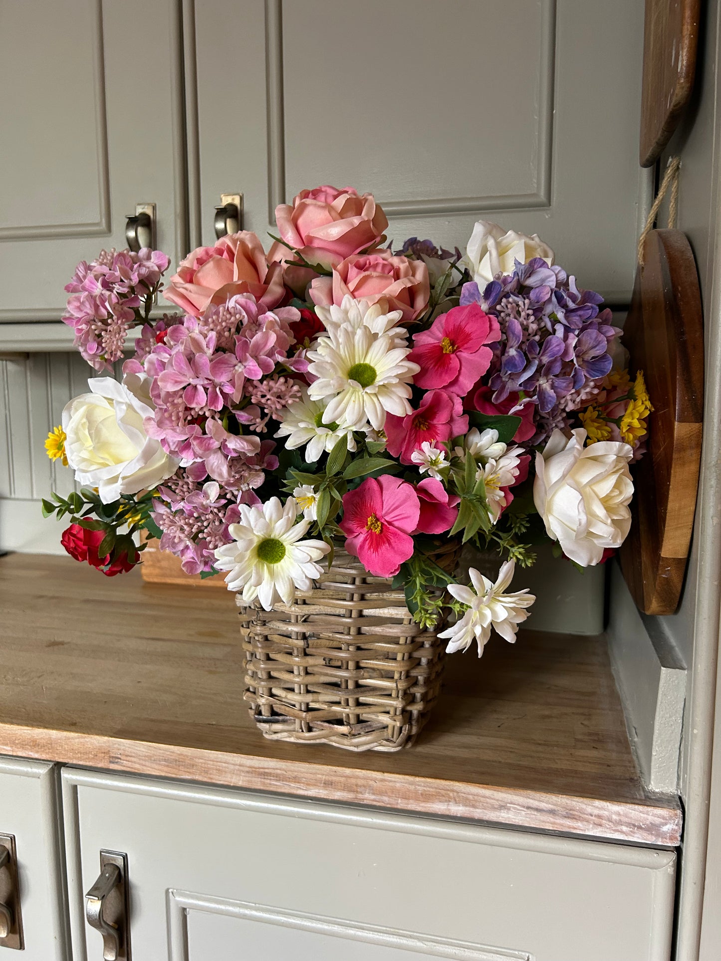 Basket summer wicker display & free P&P (limited availability)