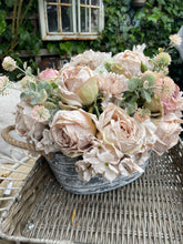 Load image into Gallery viewer, Zinc trough and dry touch flower display (FREE P&amp;P)
